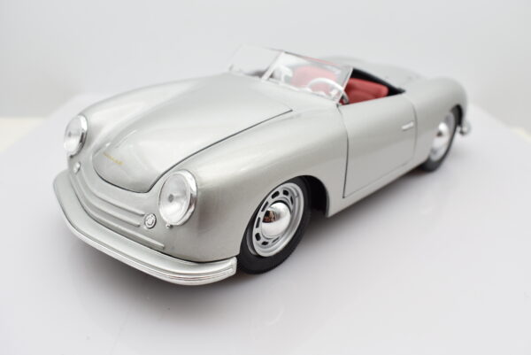 Modellino auto scala 1:18 PORSCHE 356 ROADSTER diecast modellismo da collezione - Image 8