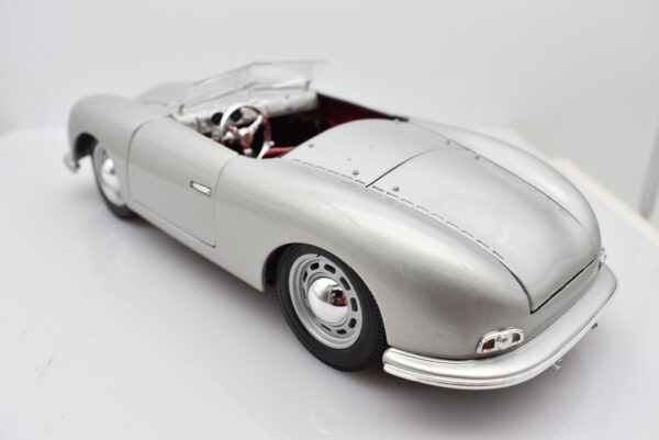 Modellino auto scala 1:18 PORSCHE 356 ROADSTER diecast modellismo da collezione - Image 9