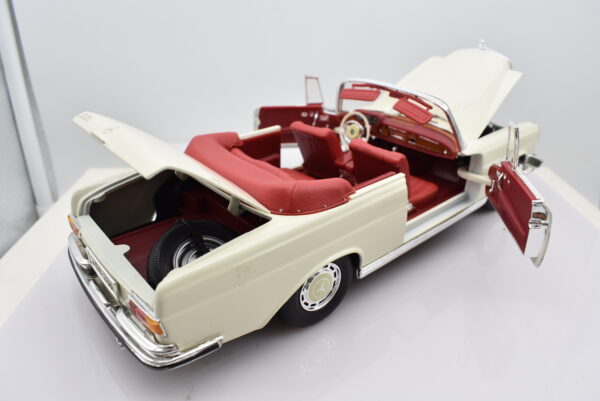 Modellino auto scala 1:18 MERCEDES BENZ 280 SE diecast modellismo da collezione - Image 4