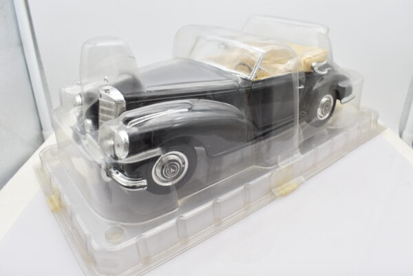 Modellino auto scala 1:18 MERCEDES BENZ 300 S diecast modellismo da collezione - Image 2