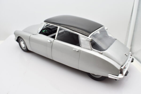 Modellino auto scala 1:18 CITROEN DS 19 diecast modellismo da collezione - Image 3