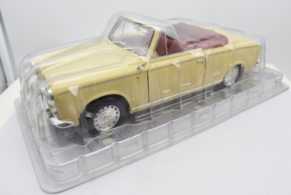 Modellino auto scala 1:18 PEUGEOT 403 CABRIOLET GRAND LUXE 8 CV diecast modellismo da collezione - Image 2