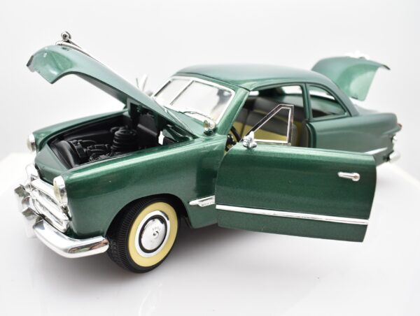 Modellino auto scala 1:18 FORD BERLINA 1949 diecast modellismo da collezione