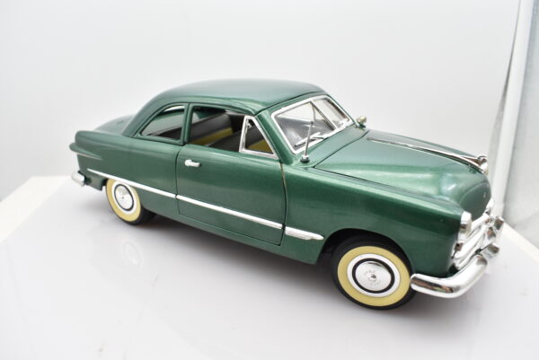 Modellino auto scala 1:18 FORD BERLINA 1949 diecast modellismo da collezione - Image 6