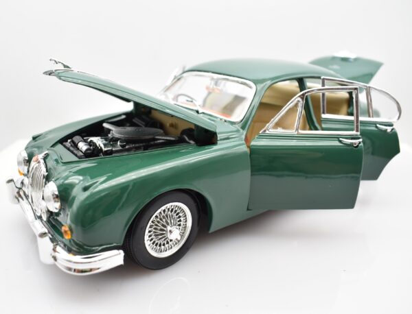 Modellino auto scala 1:18 JAGUAR MARK II diecast modellismo da collezione