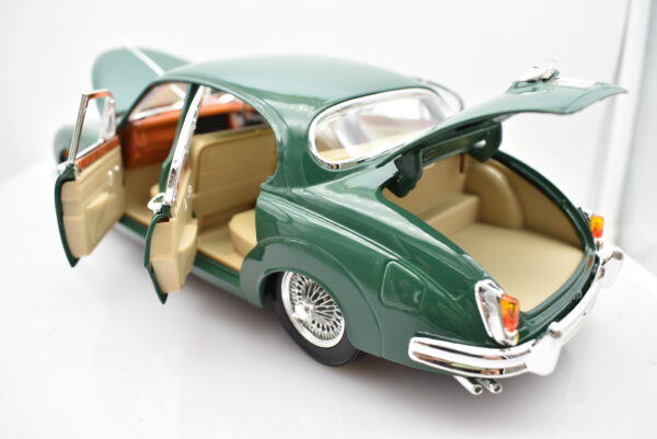 Modellino auto scala 1:18 JAGUAR MARK II diecast modellismo da collezione - Image 3