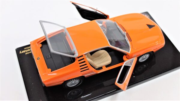 Modellino auto ALFA ROMEO MONTREAL 1:24 diecast modellismo da collezione - Image 4