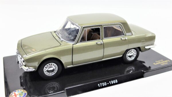 Modellino auto ALFA ROMEO 1750 scala 1:24 diecast modellismo da collezione - Image 5