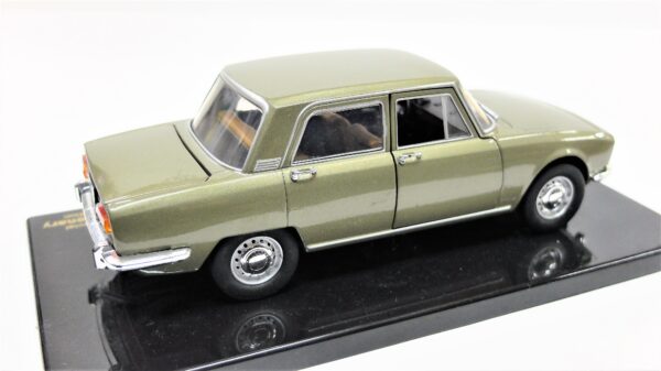 Modellino auto ALFA ROMEO 1750 scala 1:24 diecast modellismo da collezione - Image 6