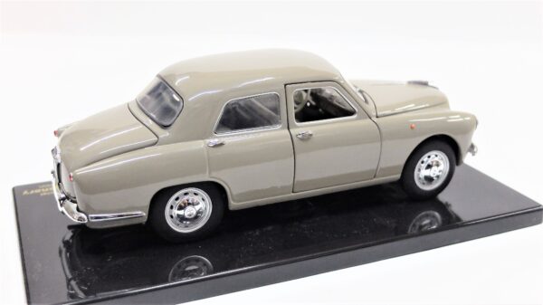 Modellino auto ALFA ROMEO 1900 scala 1:24 diecast modellismo da collezione - Image 3