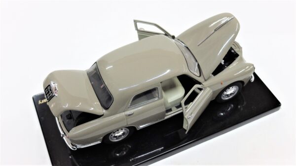 Modellino auto ALFA ROMEO 1900 scala 1:24 diecast modellismo da collezione - Image 5