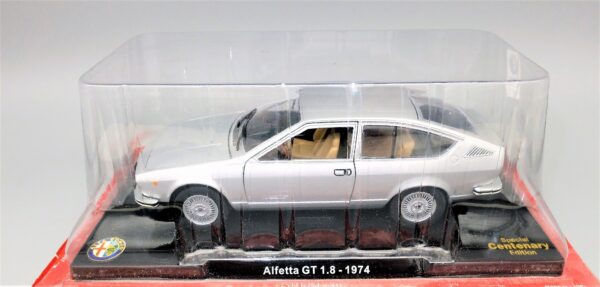 Modellino auto ALFA ROMEO ALFETTA GT scala 1:24 diecast modellismo da collezione - Image 4