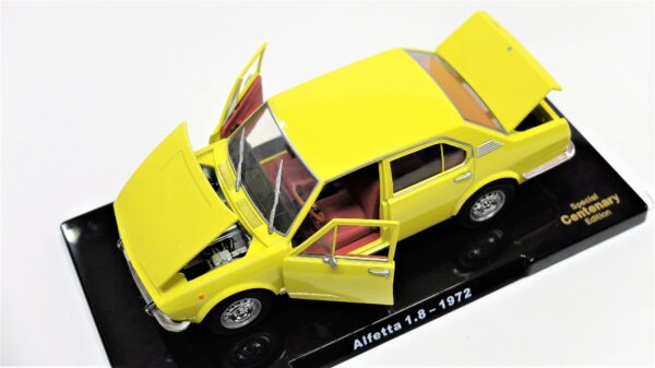 Modellino auto ALFA ROMEO ALFETTA 1.8 1:24 diecast modellismo da collezione