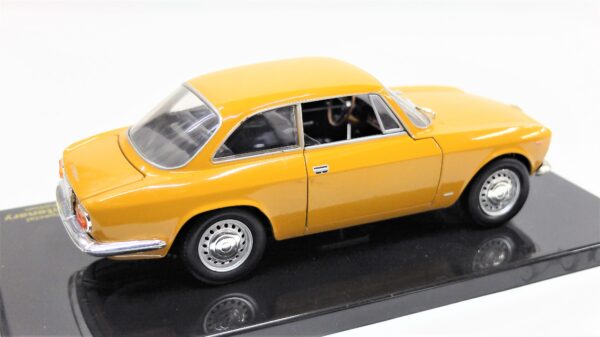 Modellino auto ALFA ROMEO ALFA GIULIA GT 1300 scala 1:24 diecast modellismo - Image 4