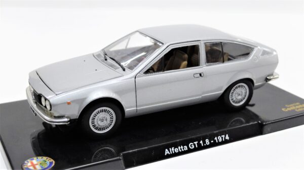 Modellino auto ALFA ROMEO ALFETTA GT scala 1:24 diecast modellismo da collezione - Image 2