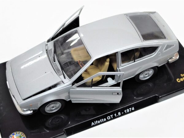 Modellino auto ALFA ROMEO ALFETTA GT scala 1:24 diecast modellismo da collezione - Image 3