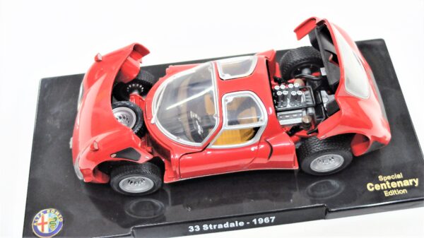 Modellino auto ALFA ROMEO 33 STRADALE scala 1:24 diecast modellismo da collezione