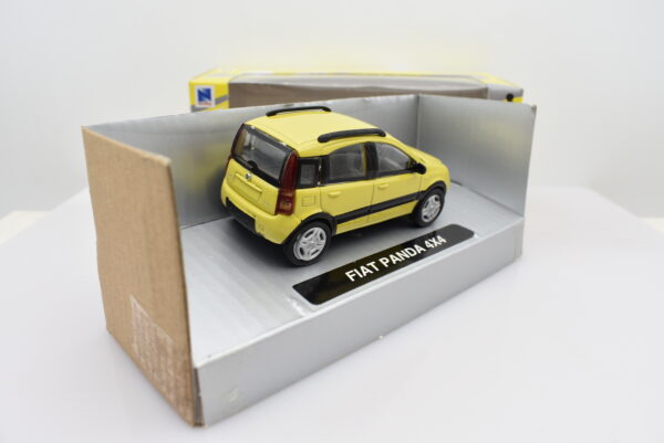 Modellino auto Fiat Panda 4x4 scala 1:43 diecast da collezione - Image 4