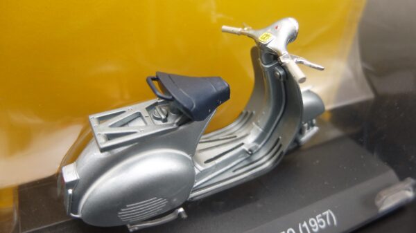 Modellini vespa 150 scala 1:18 modellismo da collezione - Image 4