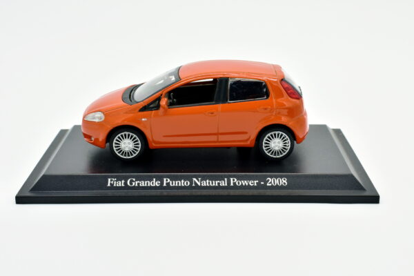 Modellino auto scala 1:43 FIAT GRANDE PUNTO NATURAL POWER diecast collezione da edicola - Image 2