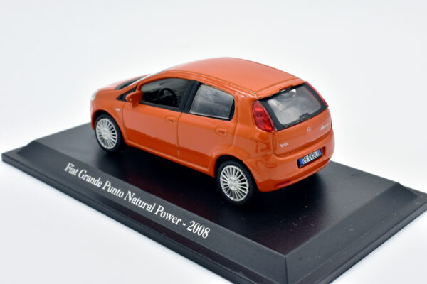 Modellino auto scala 1:43 FIAT GRANDE PUNTO NATURAL POWER diecast collezione da edicola - Image 4