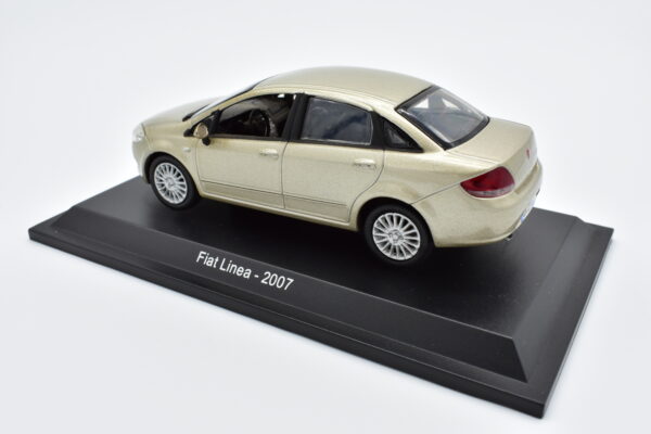 Modellino auto scala 1:43 FIAT LINEA diecast collezione da edicola - Image 2