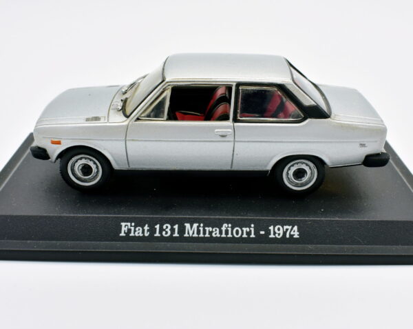 Modellino auto scala 1:43 FIAT 131 MIRAFIORI diecast collezione da edicola