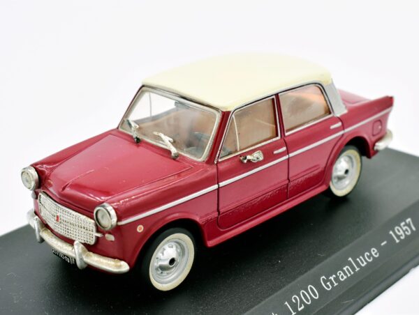 Modellino auto scala 1:43 FIAT 1200 GRANLUCE diecast collezione da edicola