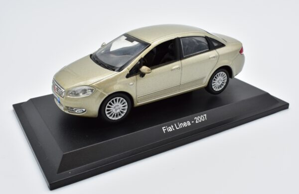 Modellino auto scala 1:43 FIAT LINEA diecast collezione da edicola - Image 4