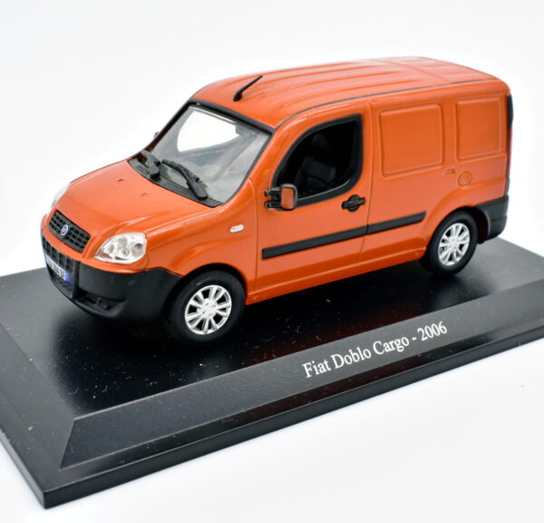 Modellino auto scala 1:43 FIAT DOBLO CARGO diecast collezione da edicola