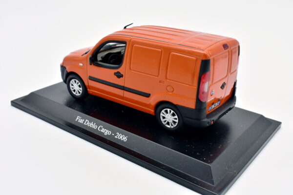 Modellino auto scala 1:43 FIAT DOBLO CARGO diecast collezione da edicola - Image 5