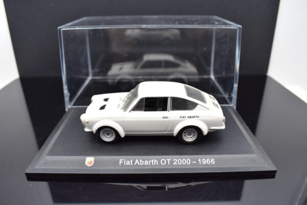 Modellino auto FIAT ABARTH OT 2000 1:43 diecast modellismo collezione ixo