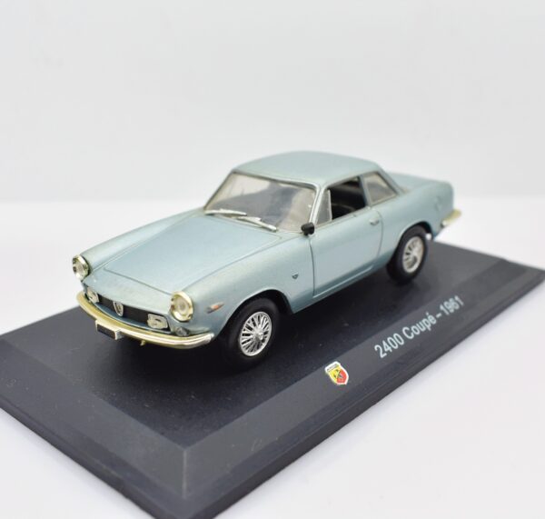 Modellino auto ABARTH 2400 COUPE scala 1:43 diecast modellismo collezione ixo