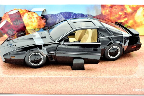 SUPERCAR PONTIAC KITT modellino auto scala 1:24 CAR K.I.T.T. film movie