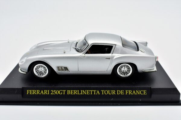 Modellini auto FERRARI 250GT BERLINETTA scala 1:43 da collezione edicola ixo modellismo diecast - Image 3