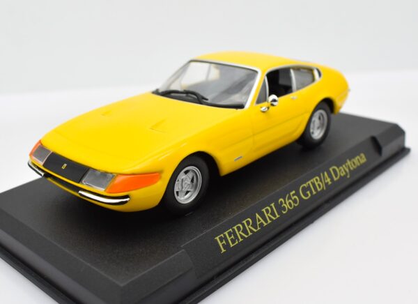 Modellini auto FERRARI 365 GTB/4 DAYTONA scala 1:43 collezione ixo modellismo diecast
