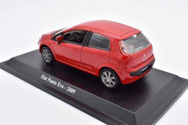 modellino auto scala 1:43 FIAT PUNTO EVO diecast collezione da edicola - Image 2