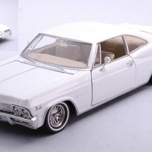 Modellino auto scala 1:24 Welly  CHEVROLET IMPALA SS396 COUPE' 1965 LOW RIDER WHITE 1:24 diecast modellismo statico