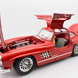 Modellino auto scala 1:18 MERCEDES BENZ 300 SL modellismo da collezione