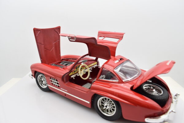 Modellino auto scala 1:18 MERCEDES BENZ 300 SL modellismo da collezione - Image 3