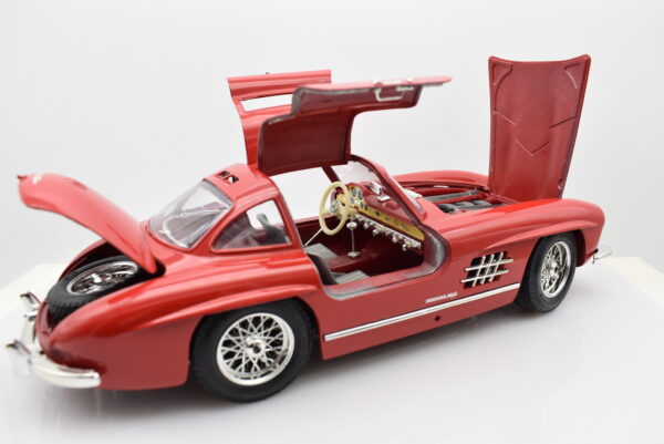 Modellino auto scala 1:18 MERCEDES BENZ 300 SL modellismo da collezione - Image 4