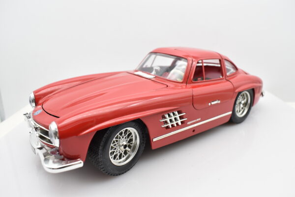 Modellino auto scala 1:18 MERCEDES BENZ 300 SL modellismo da collezione - Image 5