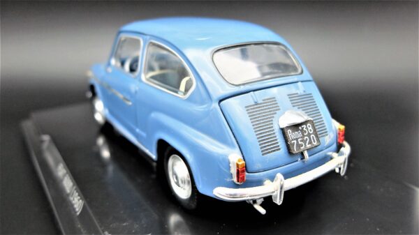 Modellino auto FIAT 600 D scala 1/24 diecast modellismo collezione epoca - Image 4