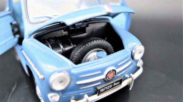 Modellino auto FIAT 600 D scala 1/24 diecast modellismo collezione epoca - Image 9