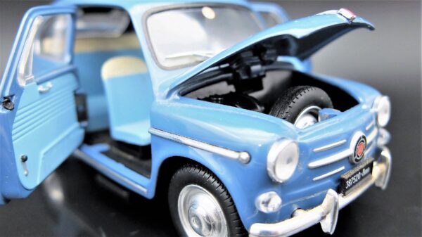 Modellino auto FIAT 600 D scala 1/24 diecast modellismo collezione epoca - Image 10