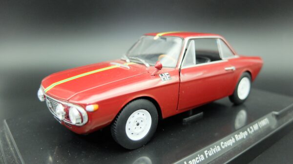 Modellino auto scala 1:24 LANCIA FULVIA COUPE RALLY 1.3 HF modellismo statico da collezione diecast - Image 3