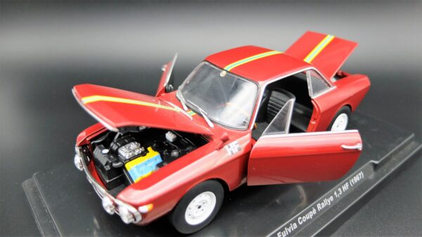 Modellino auto scala 1:24 LANCIA FULVIA COUPE RALLY 1.3 HF modellismo statico da collezione diecast