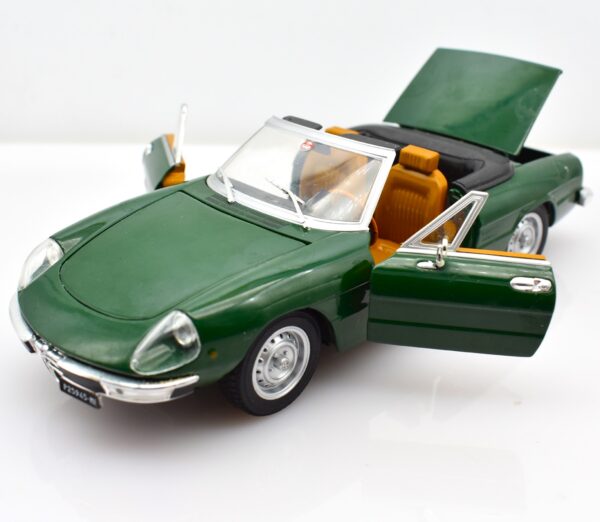 Modellino auto ALFA ROMEO 2000 spider veloce scala 1:24 diecast modellismo da collezione
