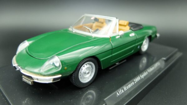 Modellino auto ALFA ROMEO 2000 spider veloce scala 1:24 diecast modellismo da collezione - Image 2