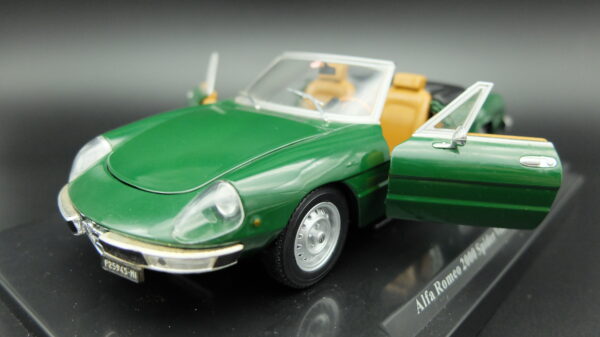Modellino auto ALFA ROMEO 2000 spider veloce scala 1:24 diecast modellismo da collezione - Image 9